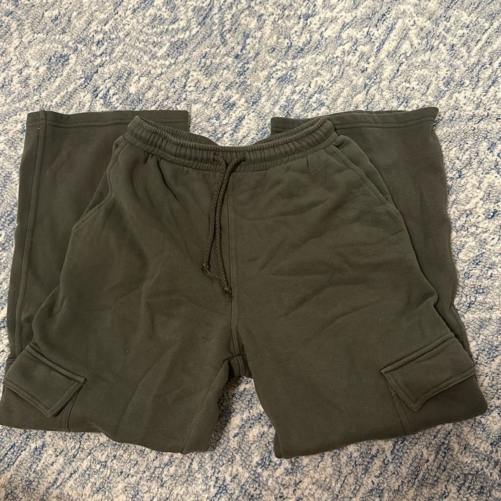 Army green zara cargo sweatpants